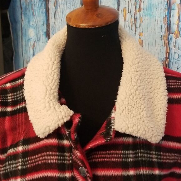 Plaid and Sherpa Button Front Shacket Jacket - Picture 7 of 15